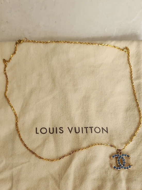 Chanel Unbranded Necklace With Louis Vuitton Dust Cover - Picture 2 of 4